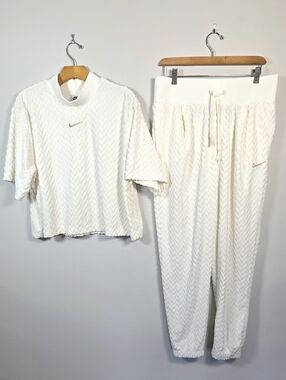 Nike Textured Quilted Jogger Set Ivory Cream Matching Lounge Set Women’s Large